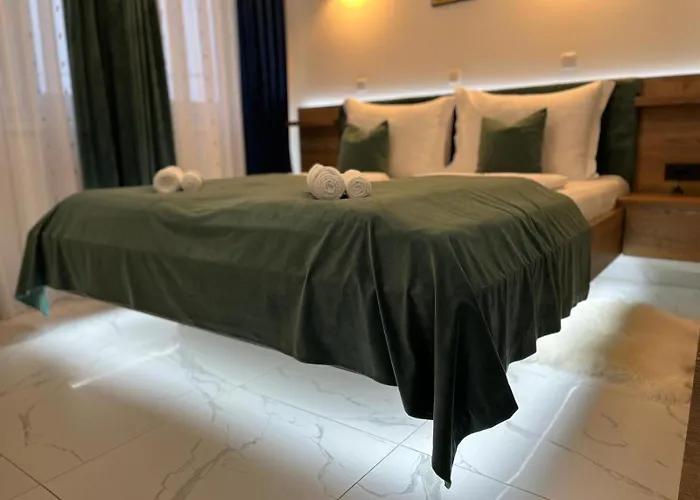 La Luna Premium Deluxe Apartment With Pool & Jacuzzi, Bikes And Secured Parking